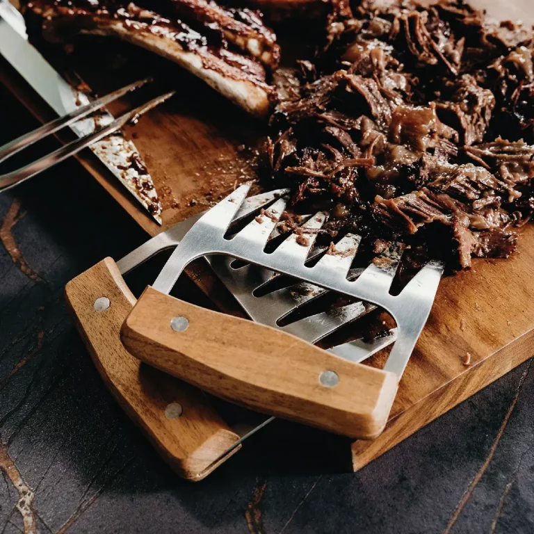 Meat shredding claws